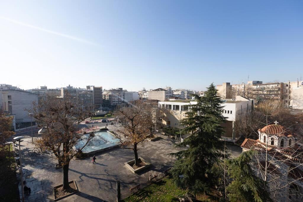 Λάρισα Διαμέρισμα Με Θέα Πλατεία Στο Κέντρο Της Πόλης Appartement Buitenkant foto